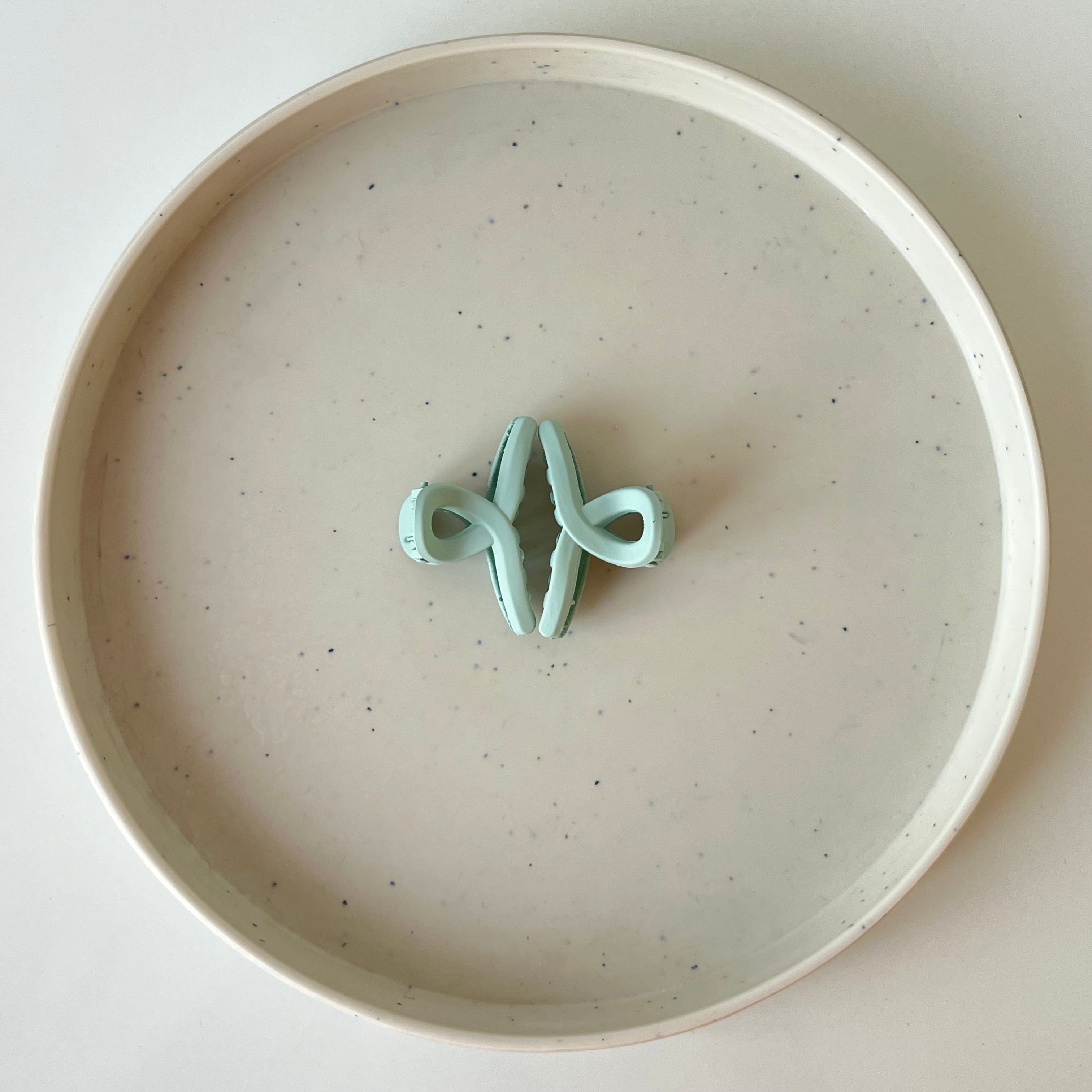 Matte Twist – Small Hair Claw