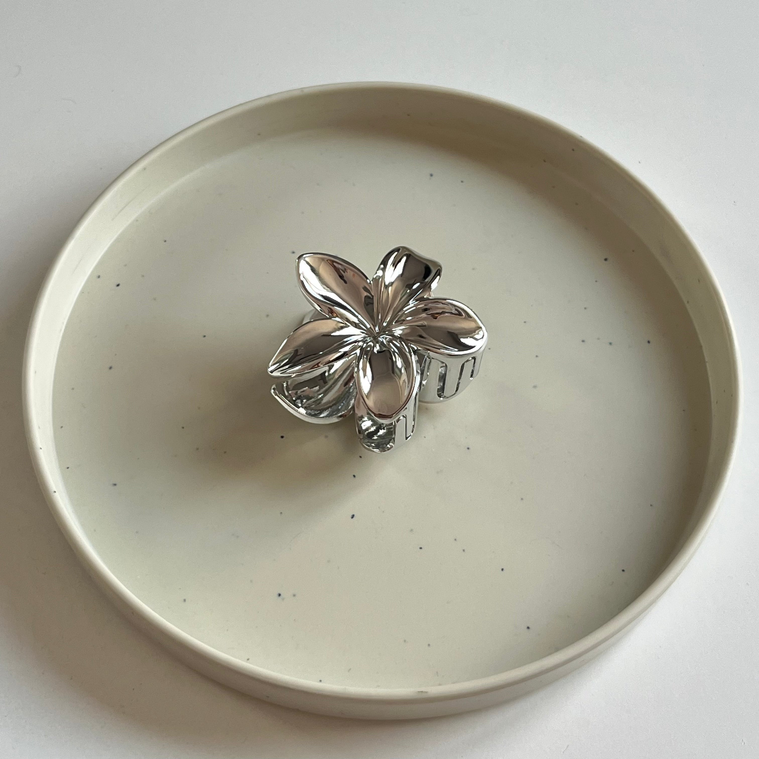 Chrome Bloom Medium Hair Claw