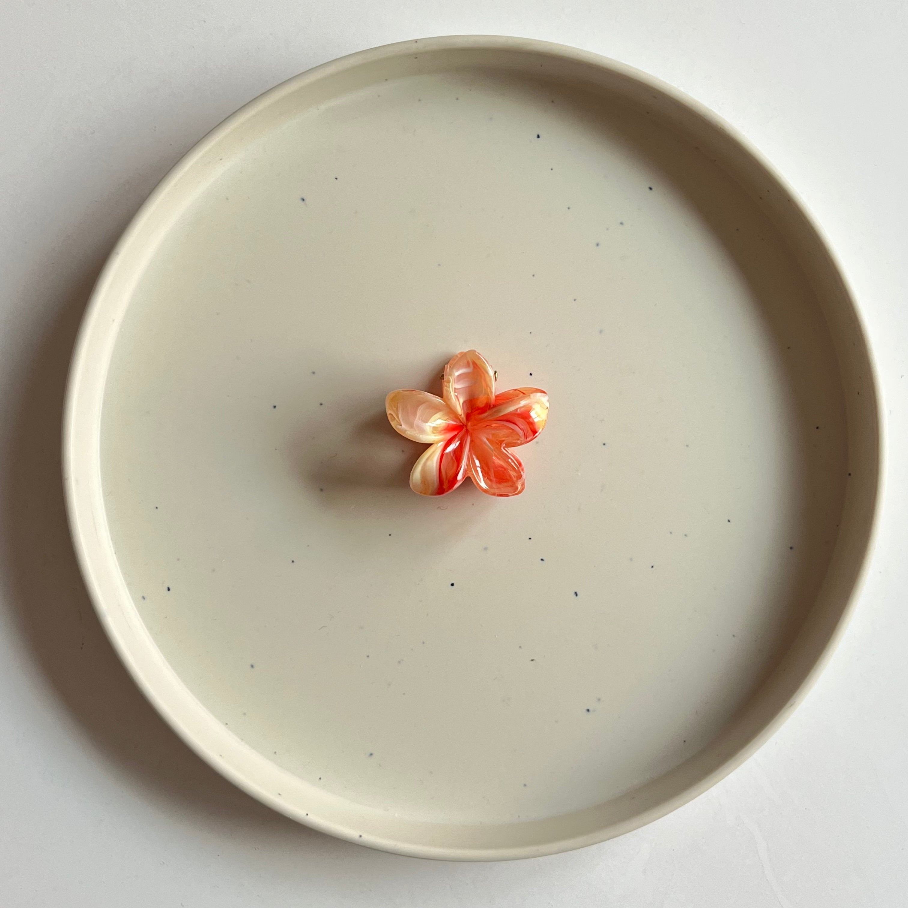 Pearl Petal Small Hair Claw