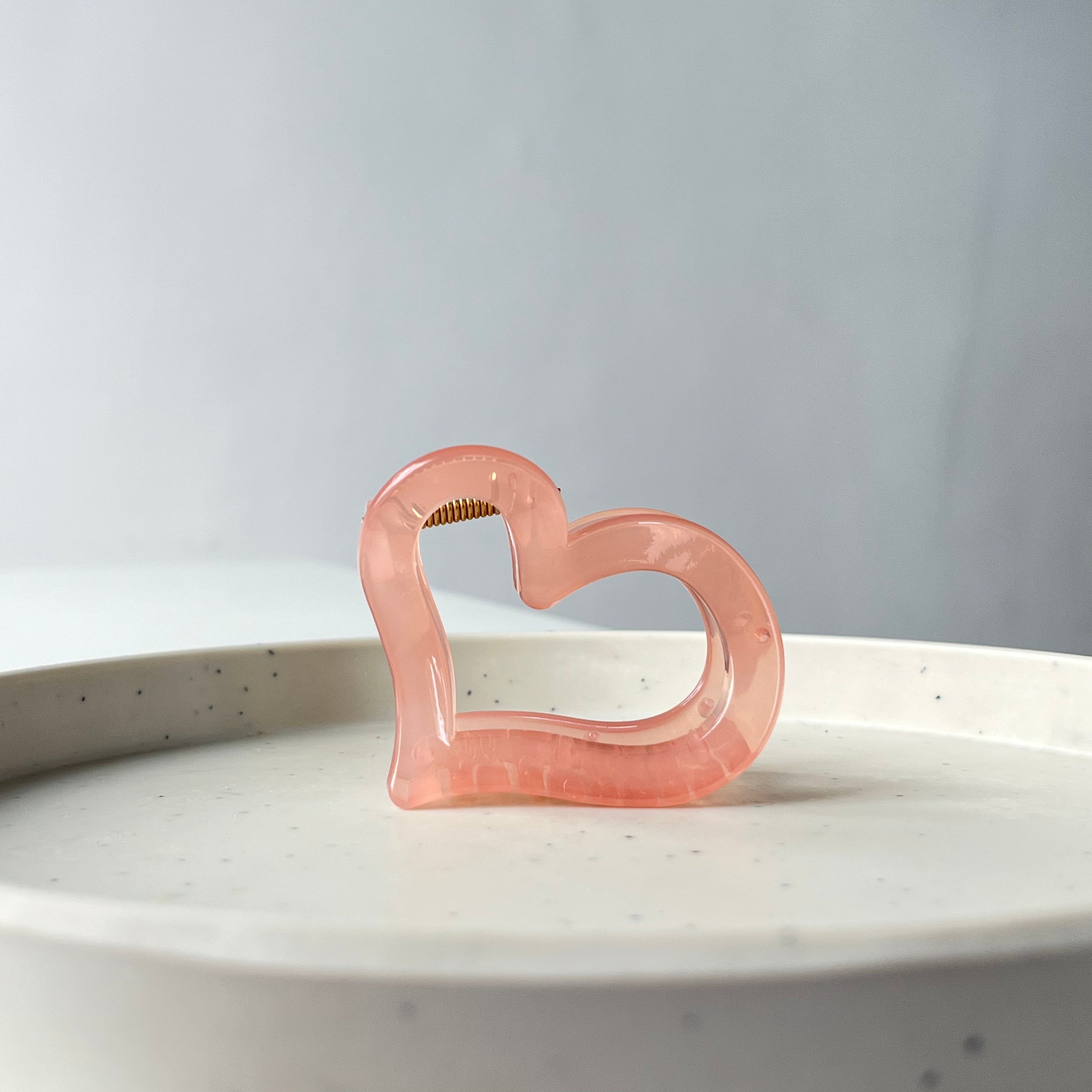 Amora – Heart Claw Clip