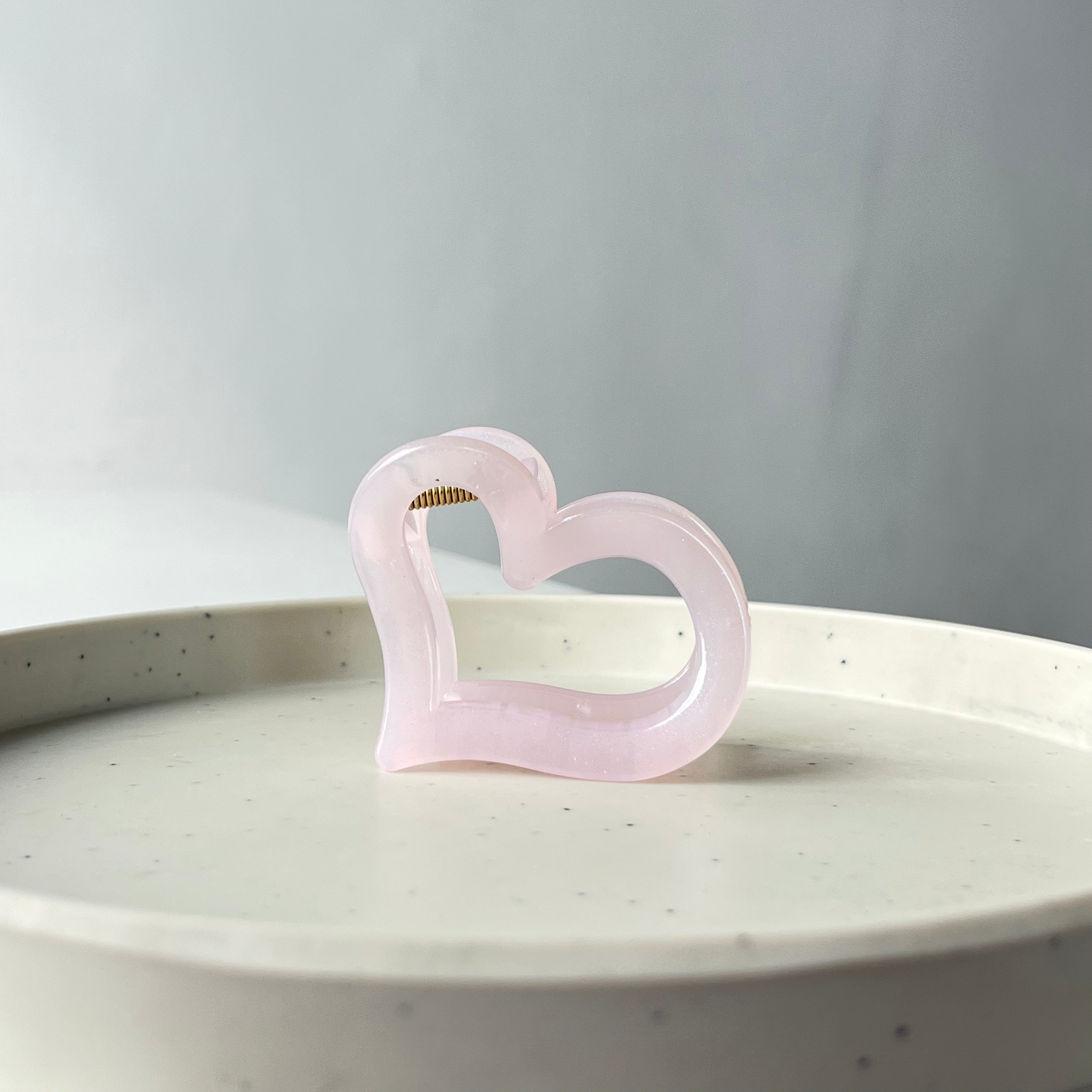 Amora – Heart Claw Clip