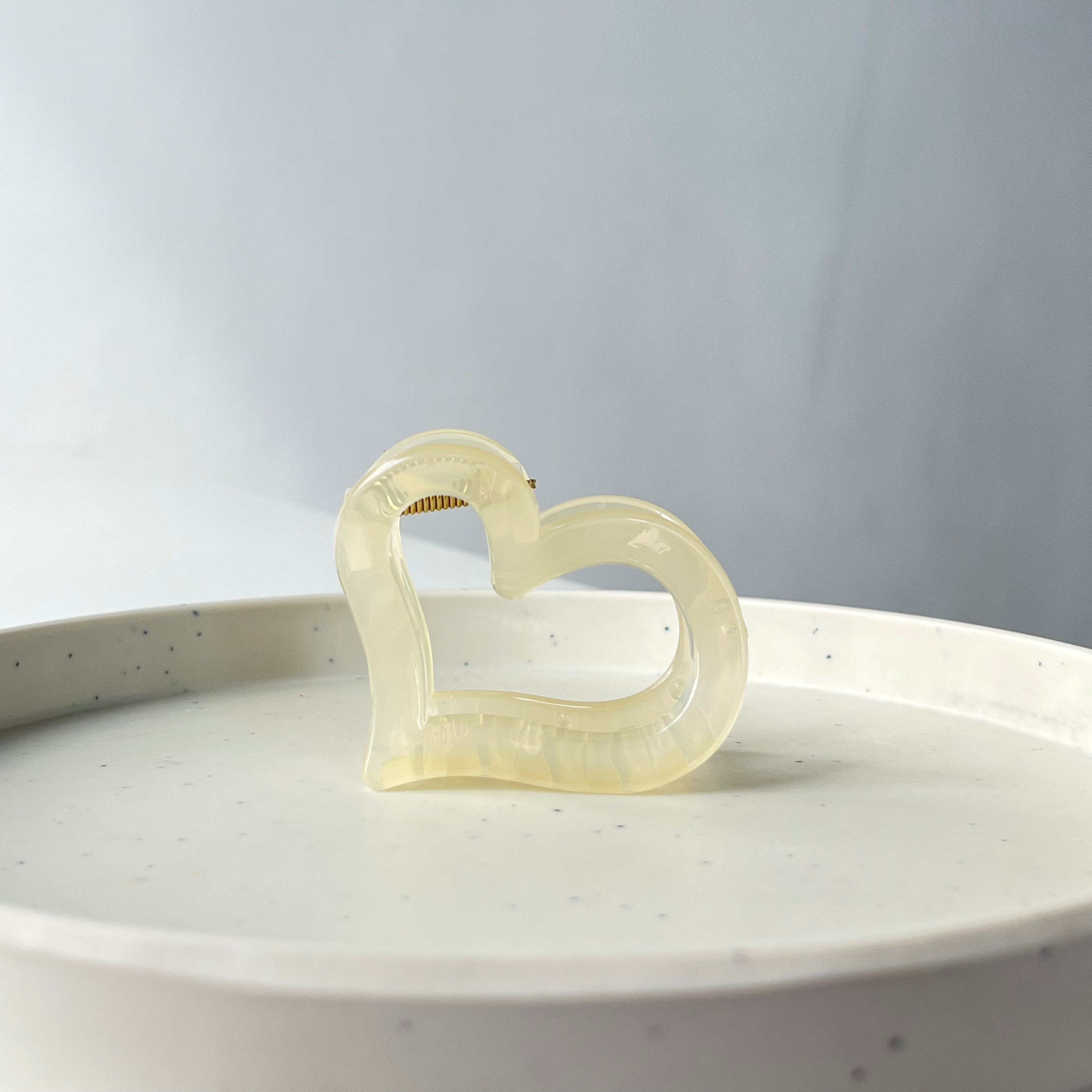 Amora – Heart Claw Clip