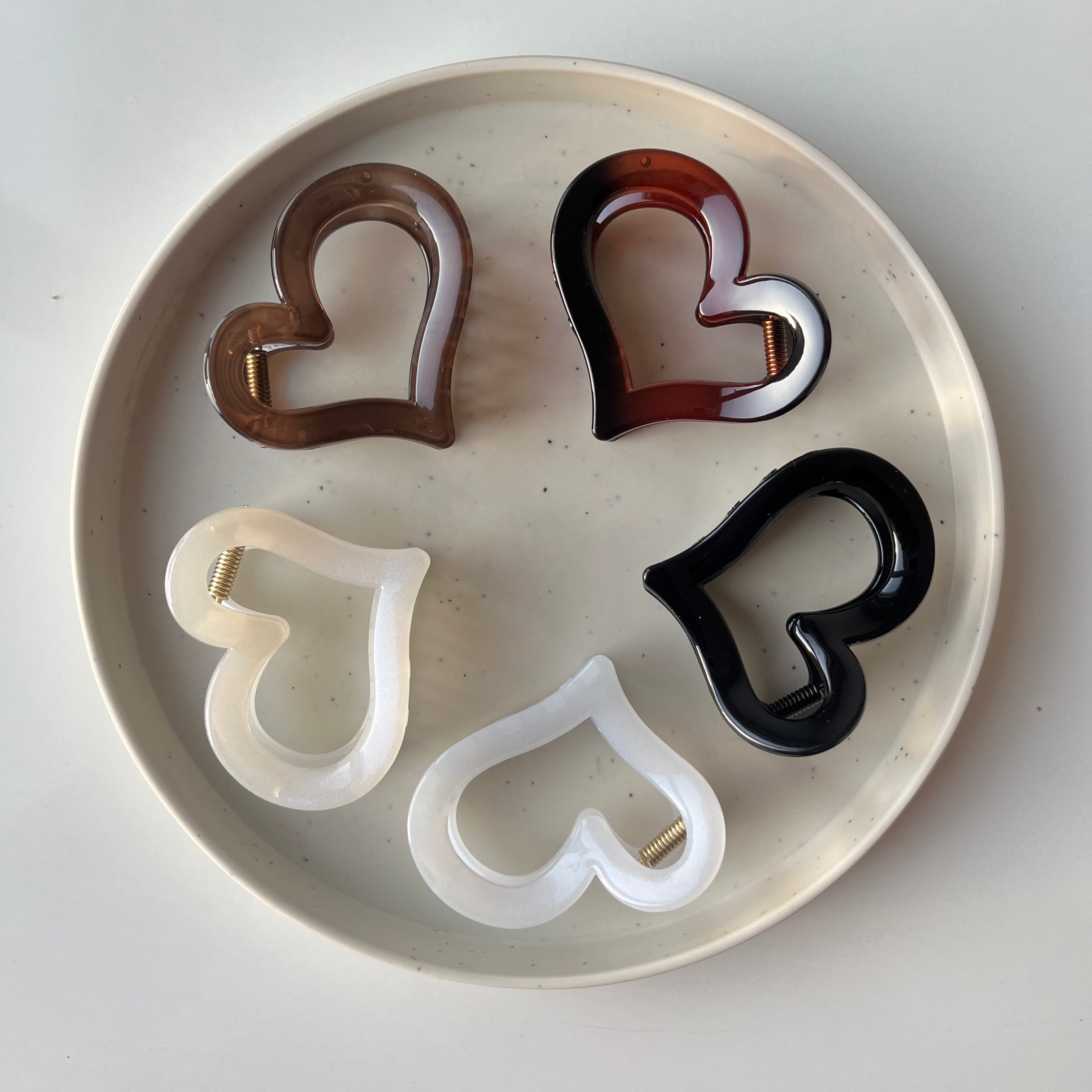 Amora – Heart Claw Clip