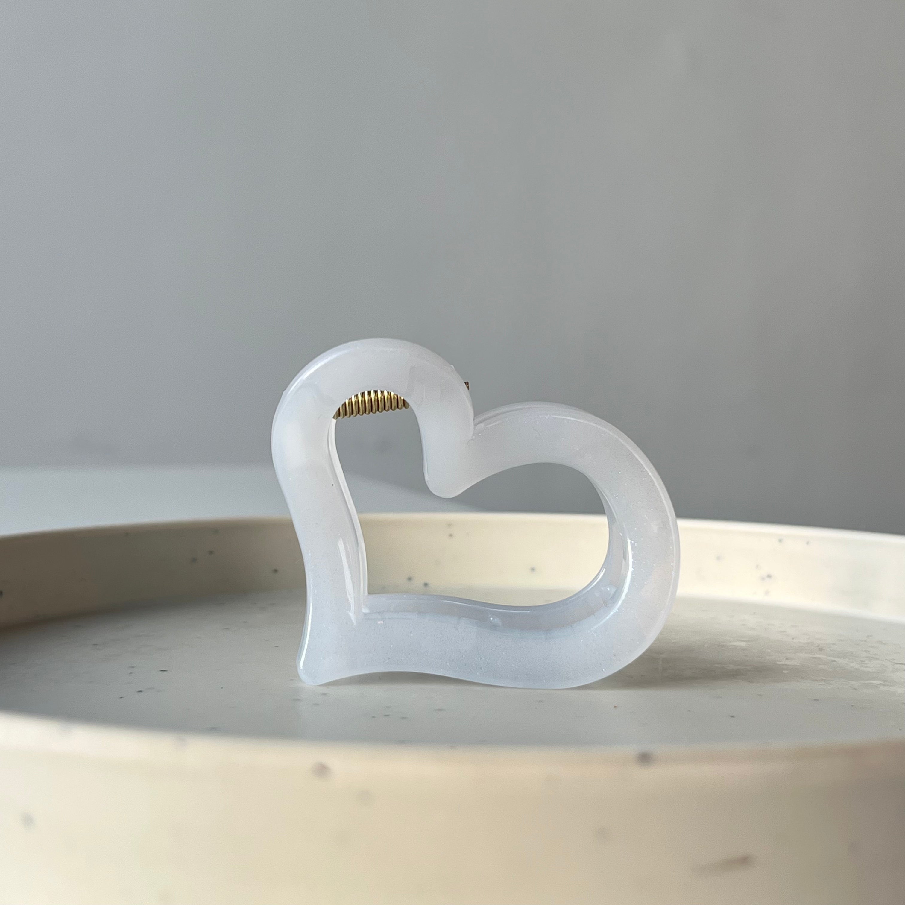 Amora – Heart Claw Clip