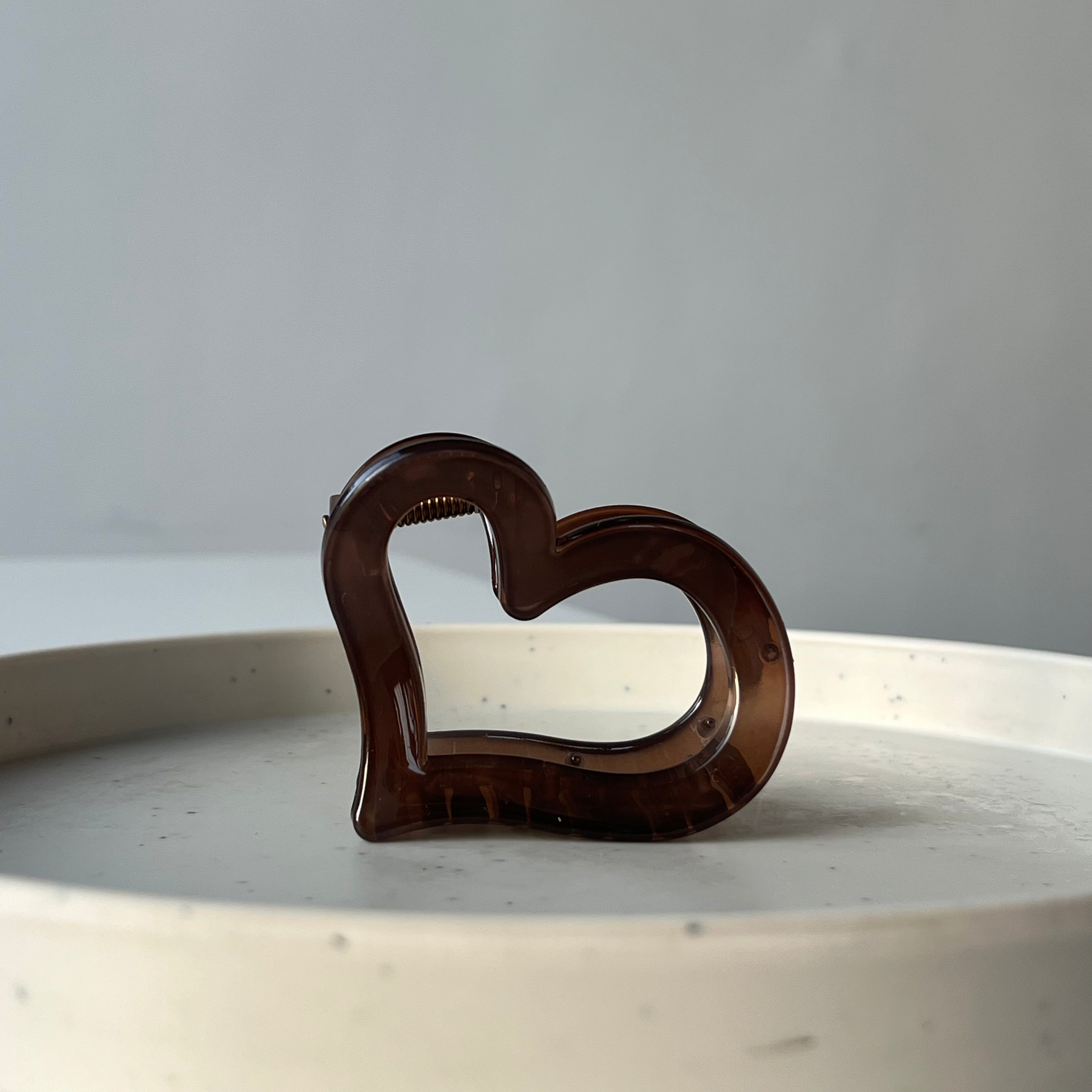 Amora – Heart Claw Clip