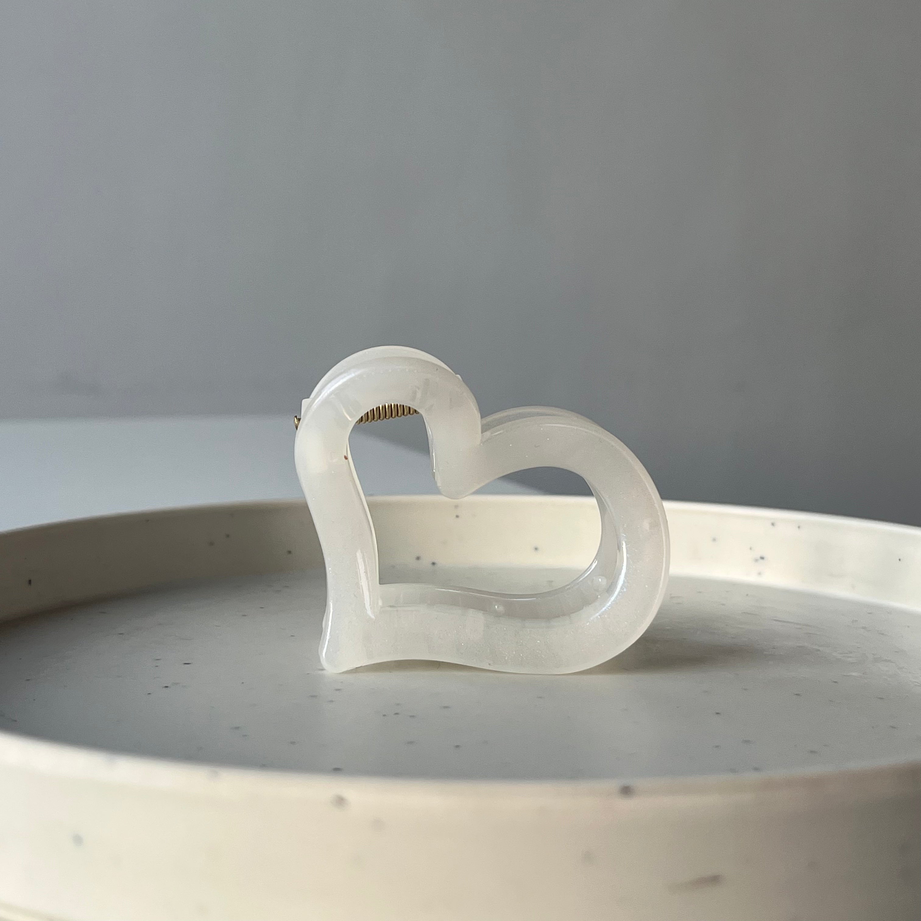 Amora – Heart Claw Clip