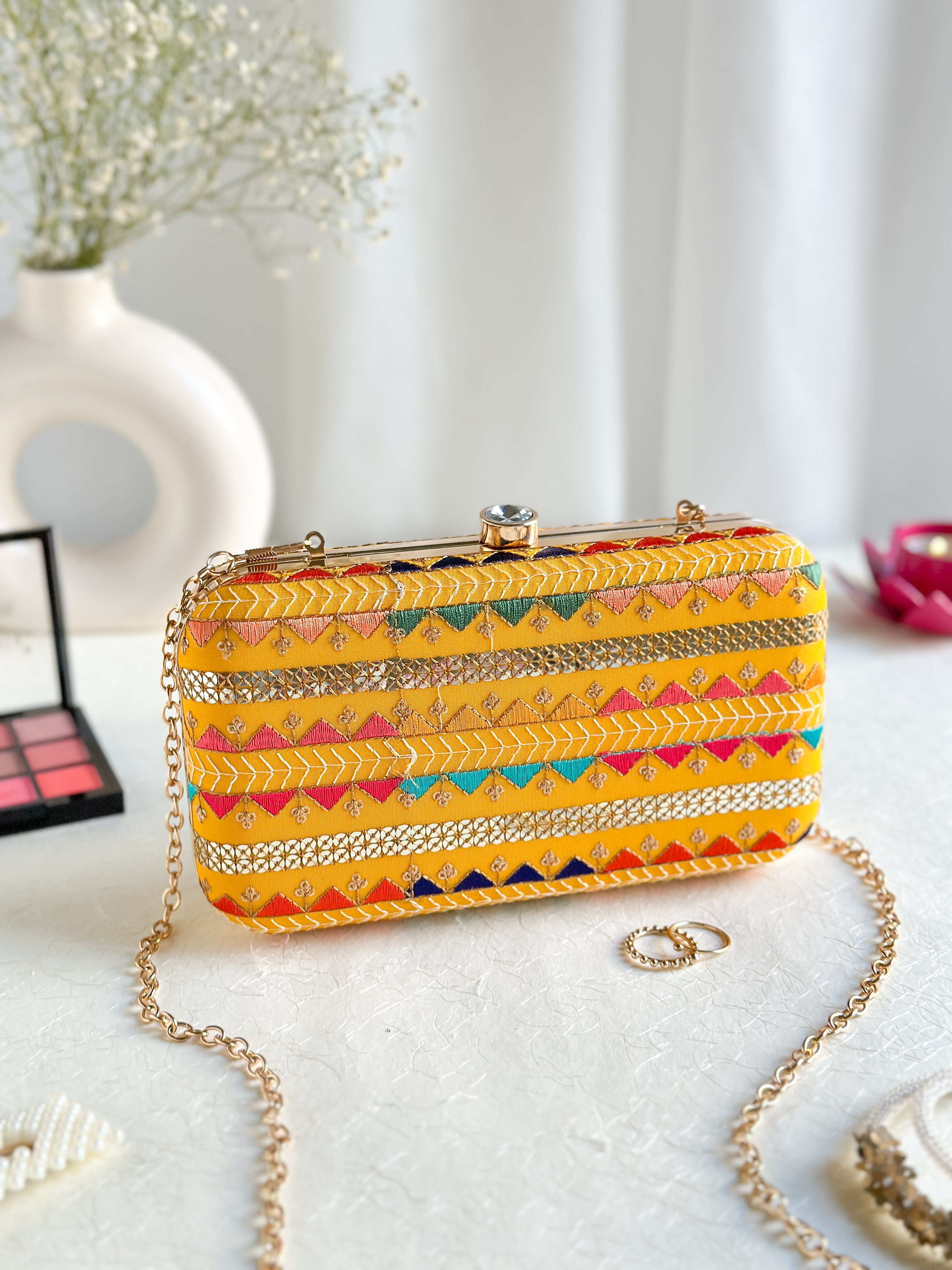 Nice-G Vivid Yellow Clutch Bags: A Touch of Elegance