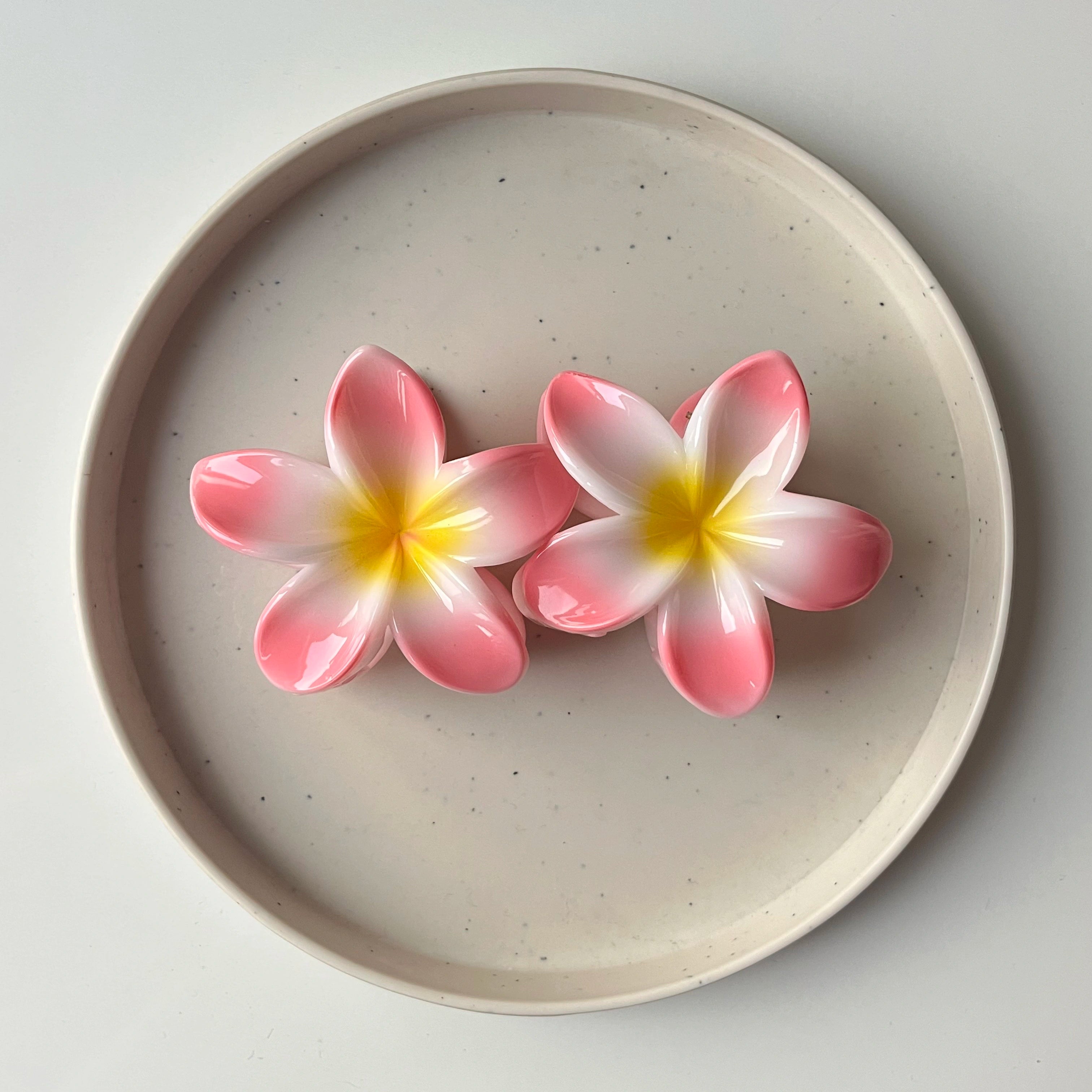 BloomAura – Large Gradient Floral Clip