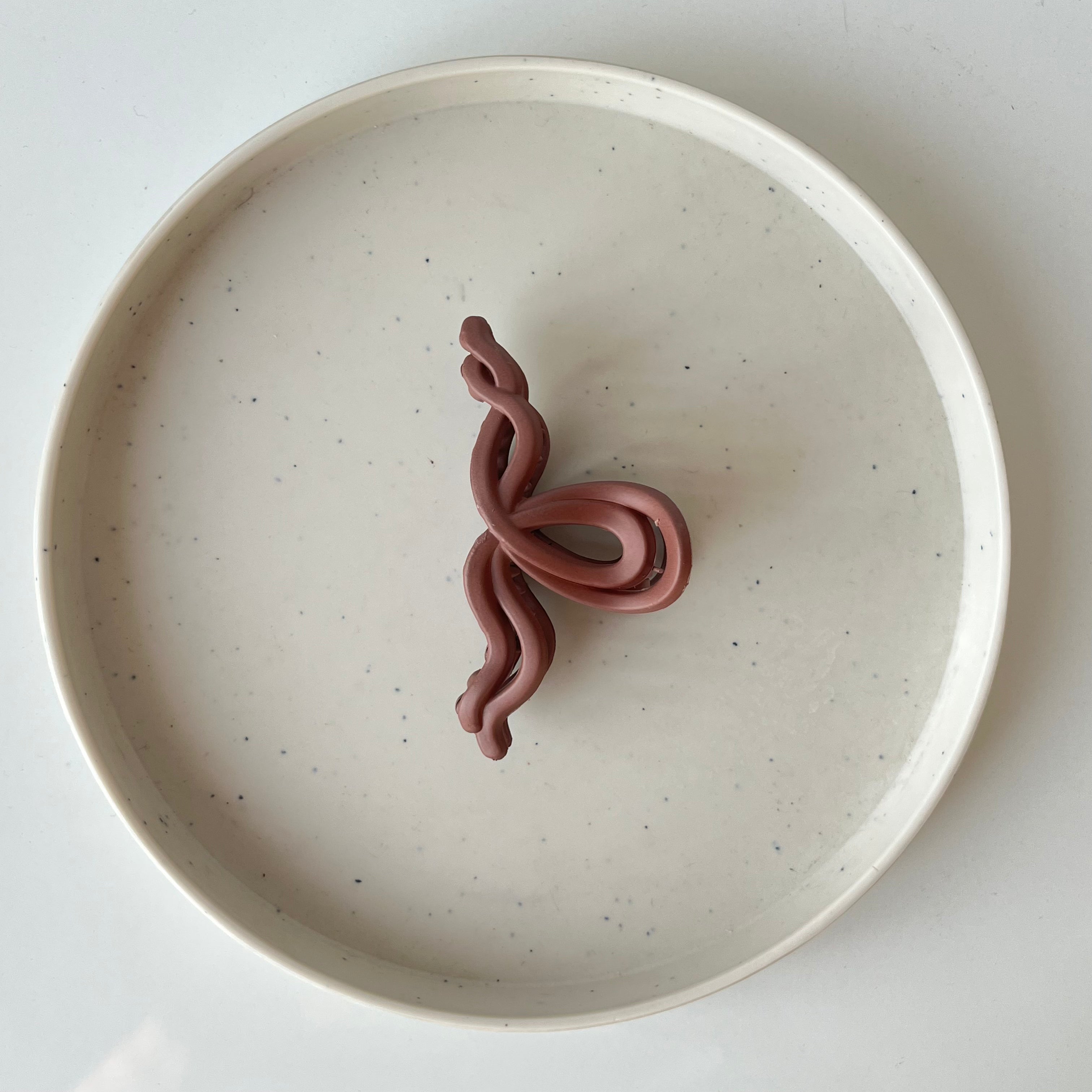 Matte Wave Bow – Medium Hair Claw