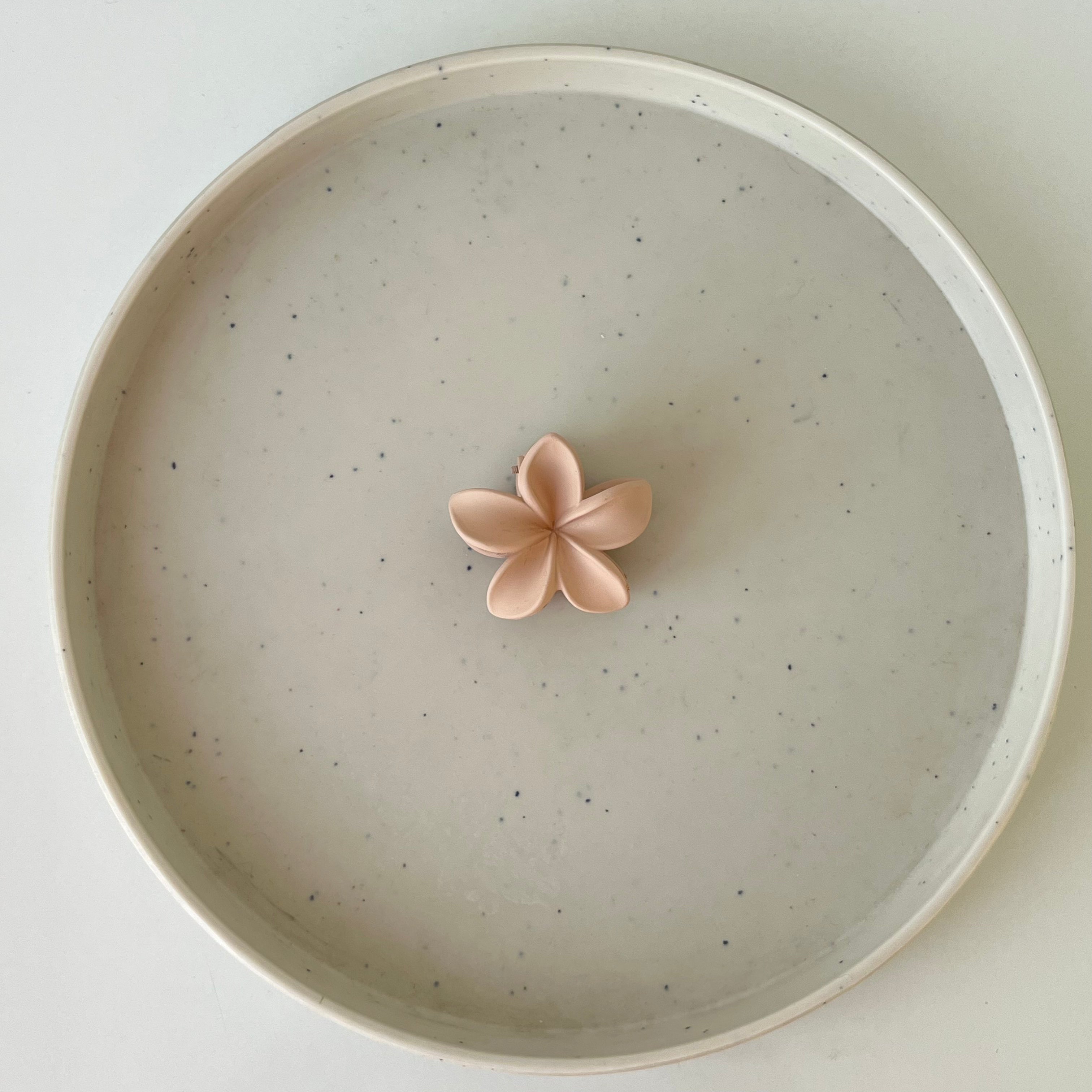Matte Blossom – Small Flower Hair Claw