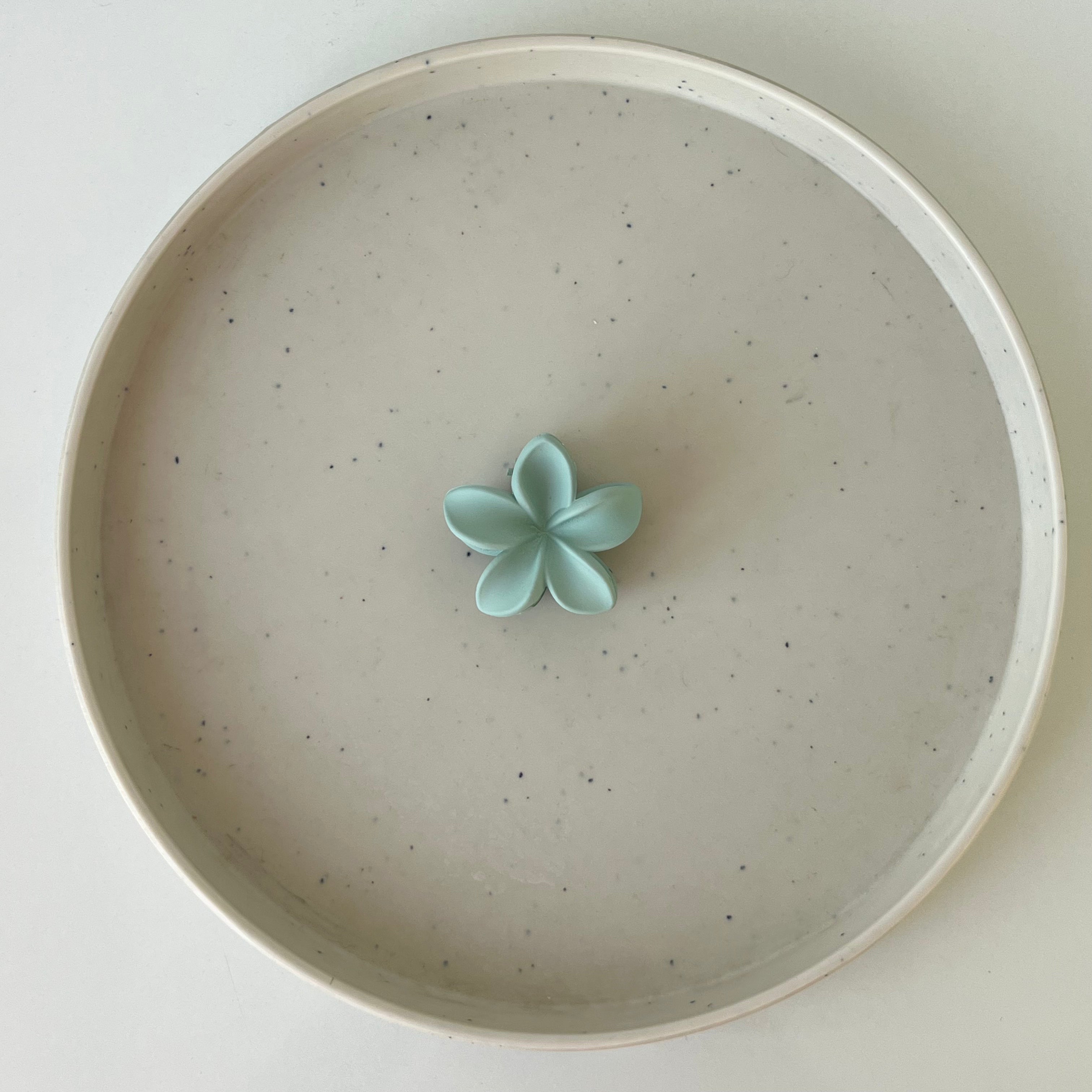 Matte Blossom – Small Flower Hair Claw