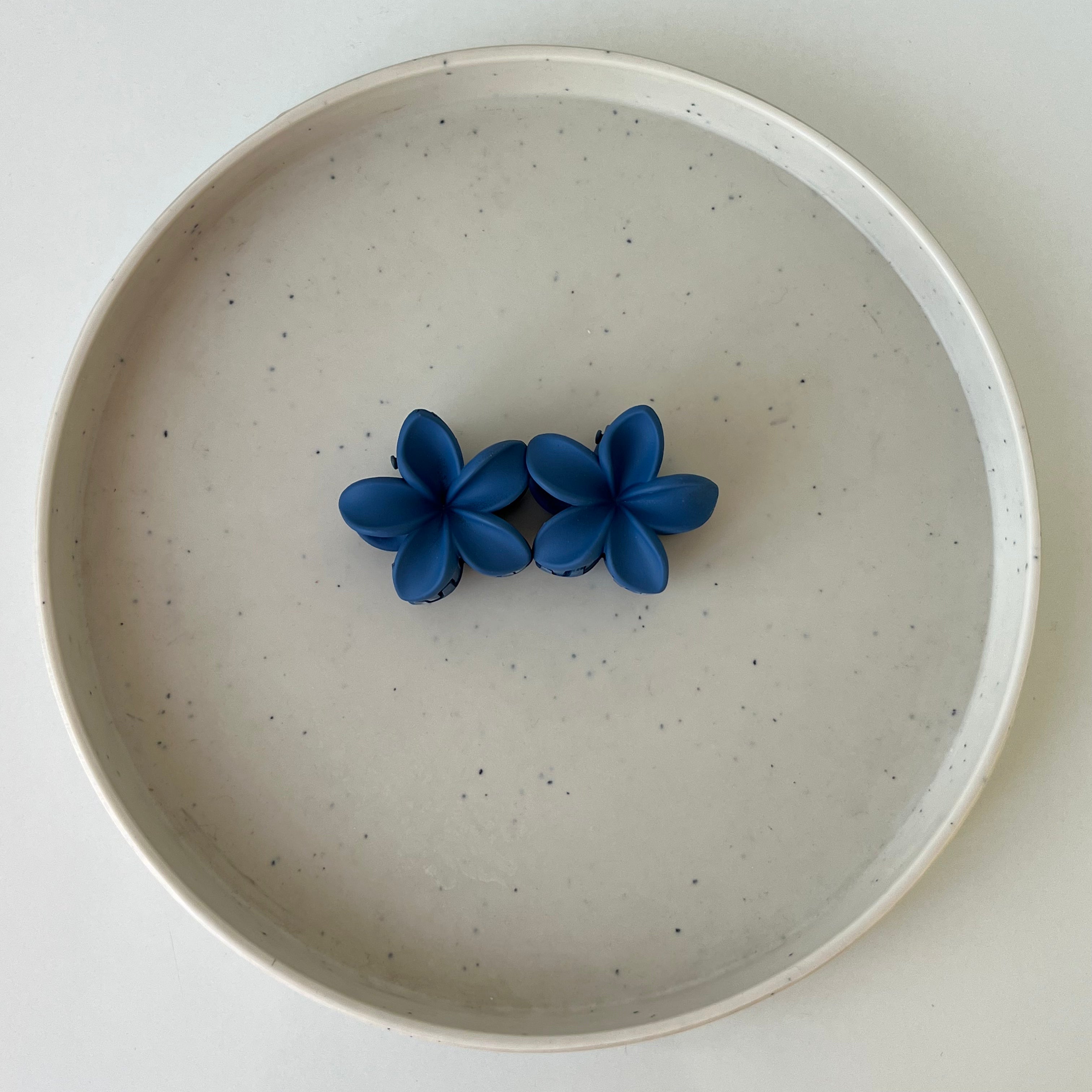 Matte Blossom – Small Flower Hair Claw