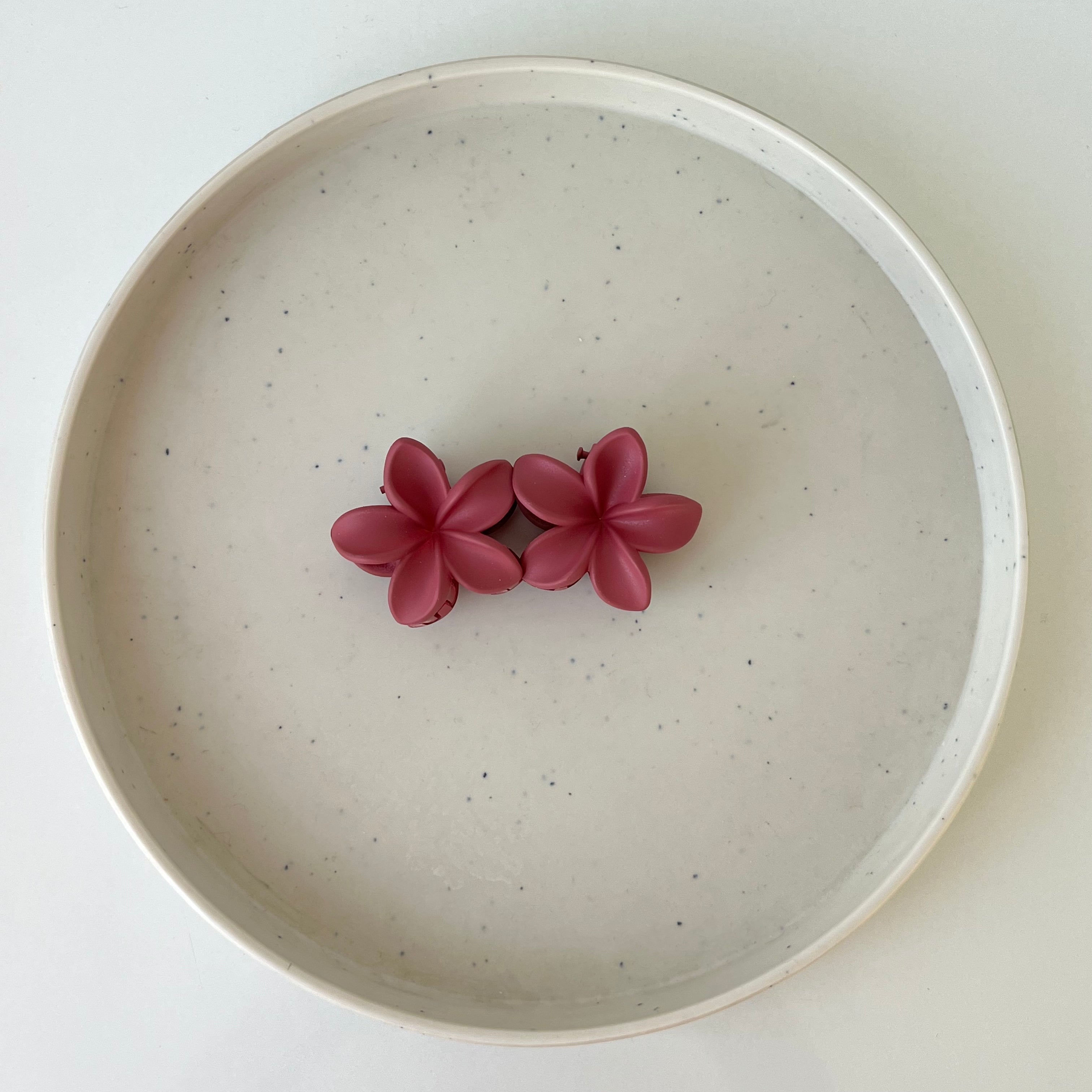 Matte Blossom – Small Flower Hair Claw