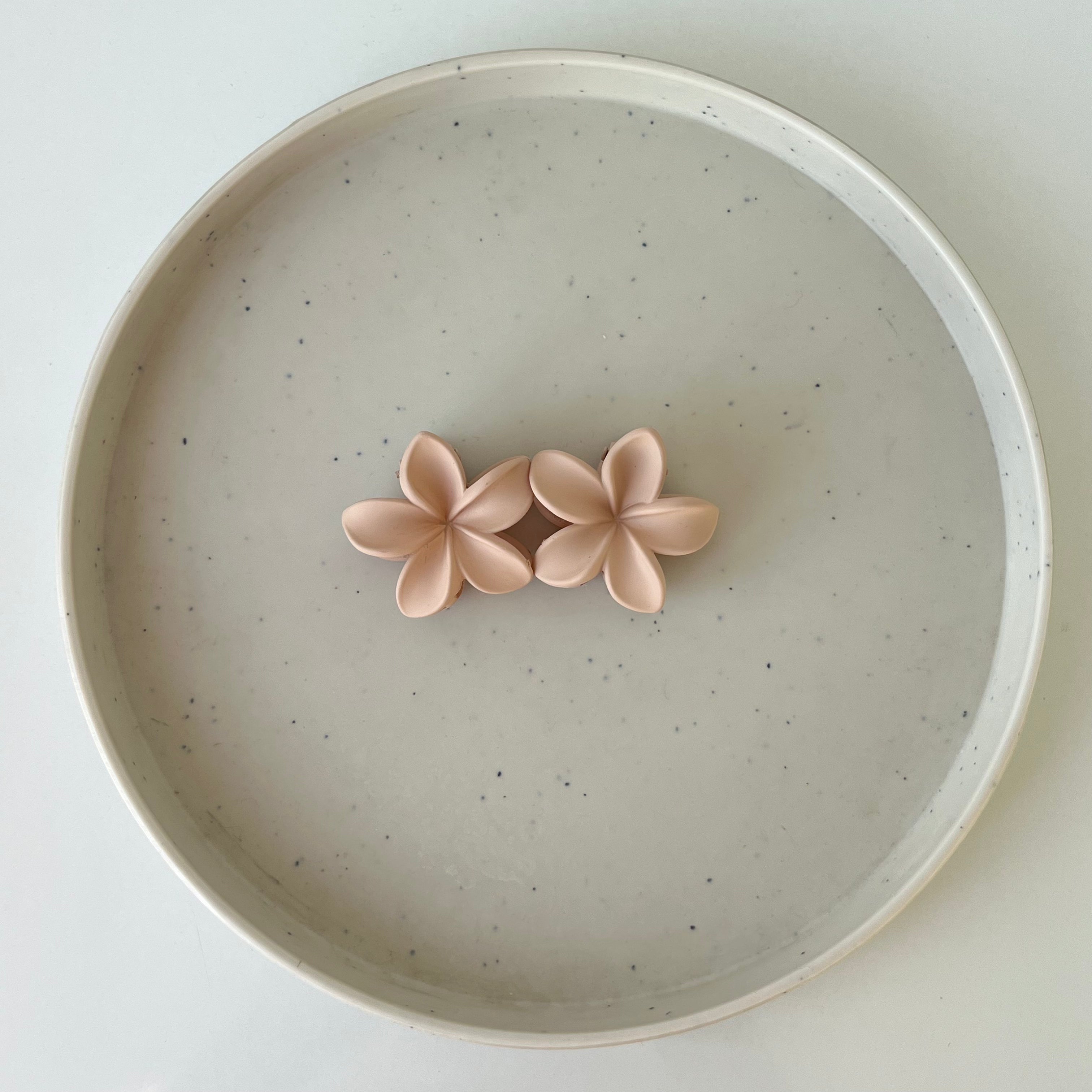 Matte Blossom – Small Flower Hair Claw