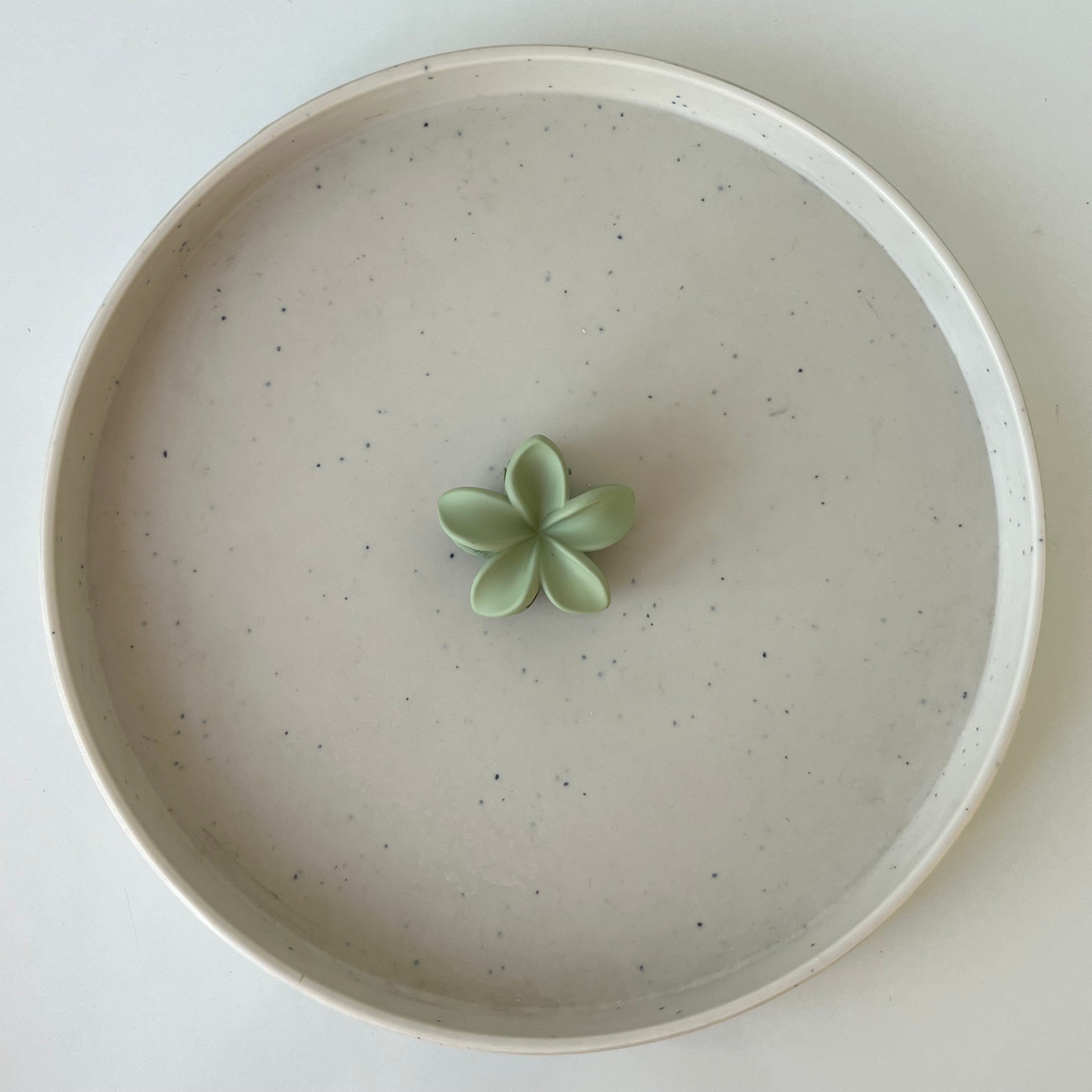 Matte Blossom – Small Flower Hair Claw
