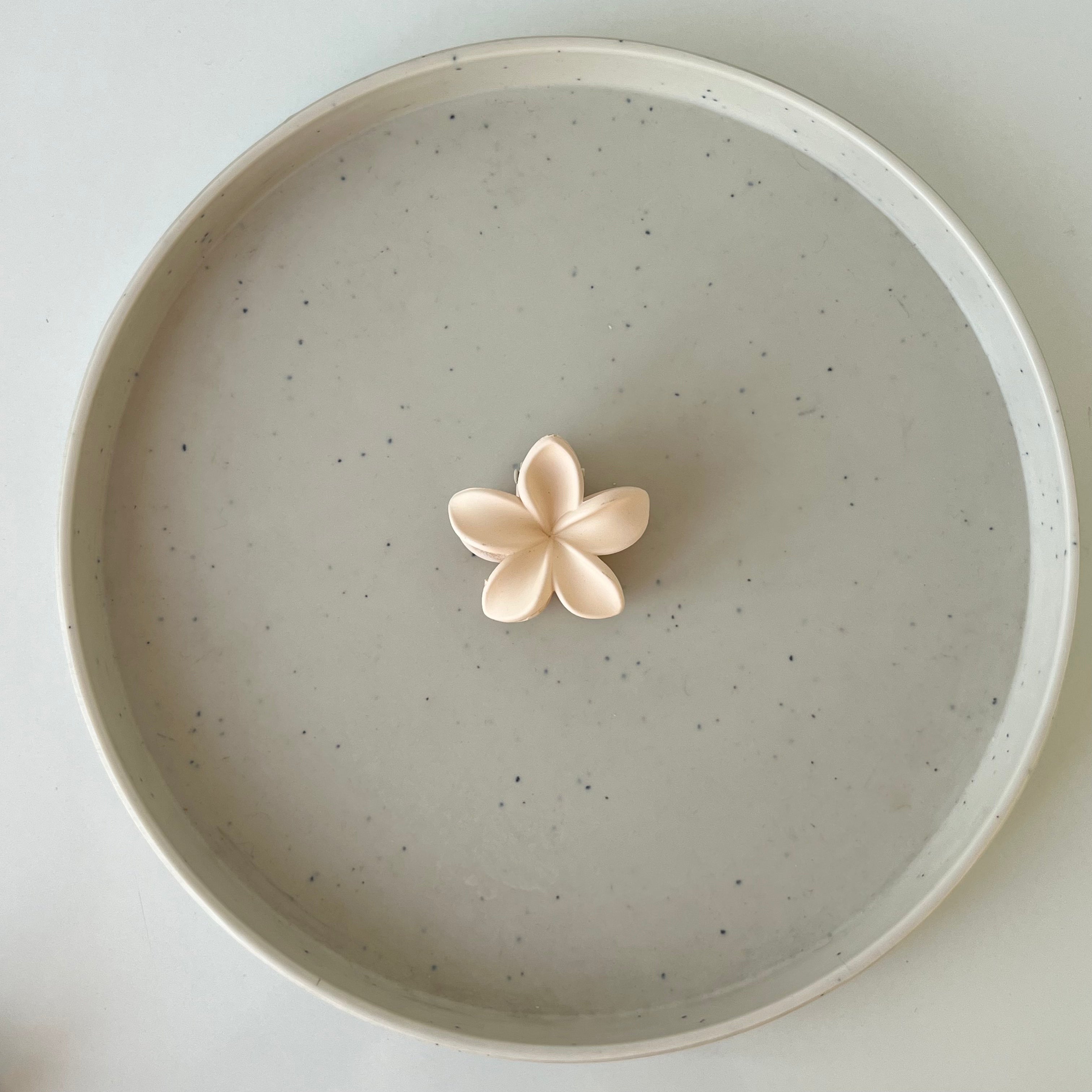 Matte Blossom – Small Flower Hair Claw