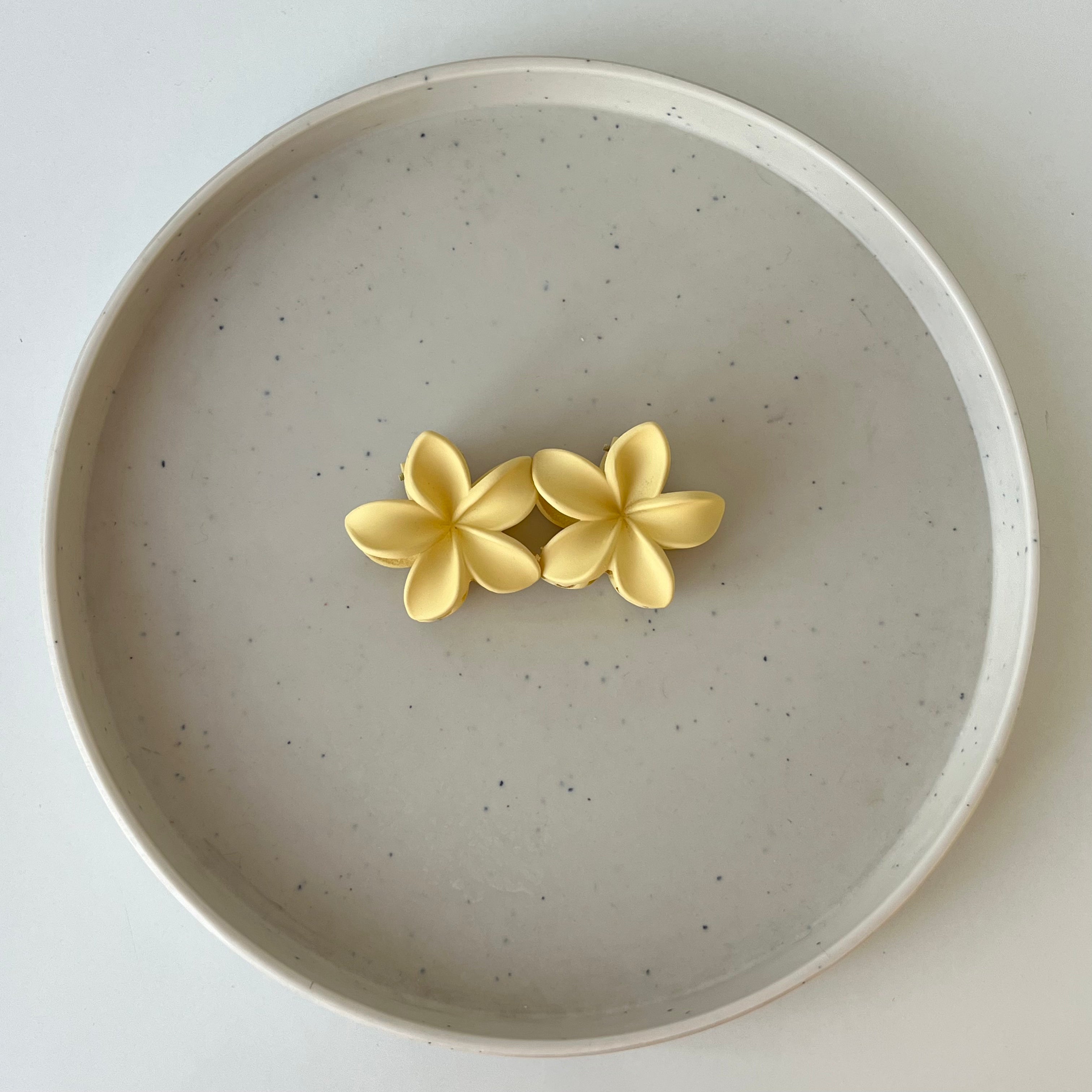 Matte Blossom – Small Flower Hair Claw